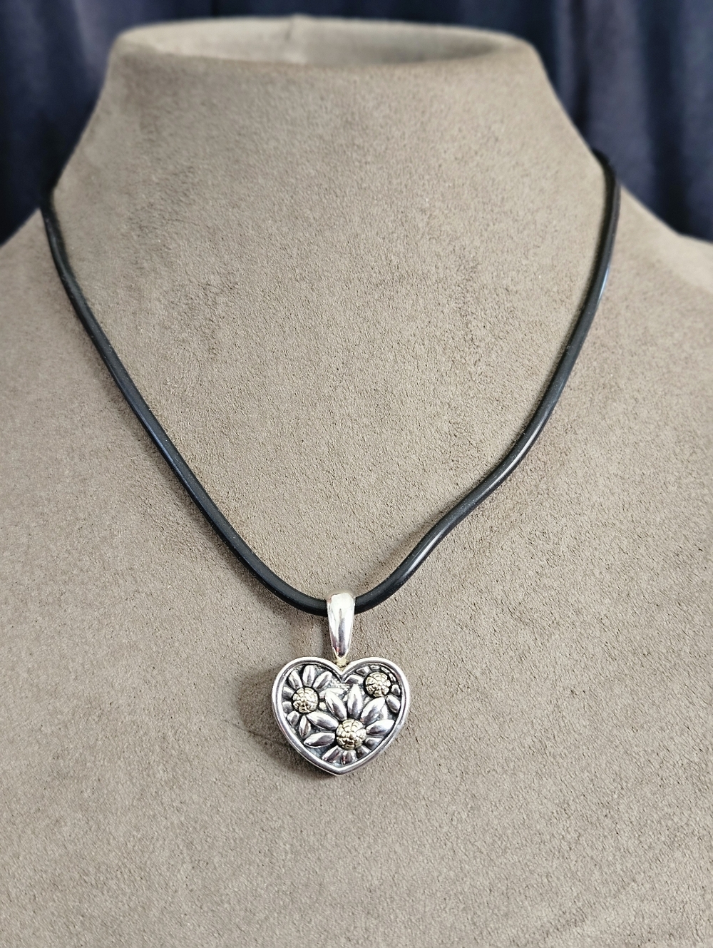 Vintage Ann King Marguerite Daisy heart pendant.